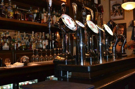 Black Roses Irish Pub